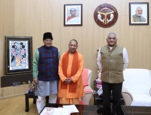 Up news जनरल वीके सिंह व पूर्व सांसद रमेश चंद तोमर की यूपी सीएम योगी आदित्यनाथ से मुलाक़ात के मायने
