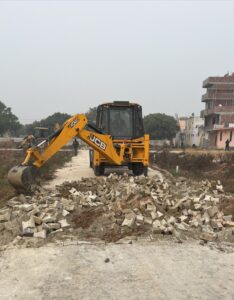 noida news प्राधिकरण के बुल्डोजर ने करोड़ों के अतिक्रमण को किया ध्वस्त