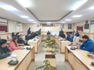 ghaziabad news ग्रेप-3 के नियमों का कड़ाई से पालन करेः- डीएम राकेश कुमार सिंह