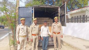 Ghaziabad news लाखों की देशी शराब के साथ एक तस्कर गिरफ्तार