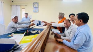 अमरोहा लोकसभा से बसपा उम्मीदवार डा. चौधरी मुजाहिद हुसैन ने दाखिल किया नामांकन पत्र