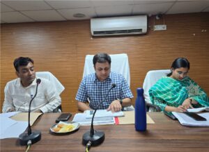 पोलिंग स्टेशन की व्यवस्था को लेकर नगर निगम मुख्यालय में बैठक