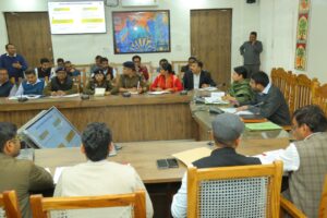 ghaziabad admin जीडीए और नगर निगम पार्कों में वृक्षारोपण के लिए ओपन स्पेस चिन्हित करें: जिलाधिकारी
