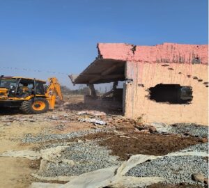 gda news जीडीए का बुलडोजर चला, अटोर और मोरटी में किया अवैध निर्माण ध्वस्त