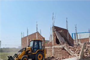 gda news कई अवैध औद्योगिक इकाइयों पर चला प्राधिकरण का बुलडोजर