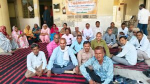 ghazibad पीडब्ल्यूडी वर्क चार्ज कर्मचारी संघ का कलक्ट्रेट पर धरना