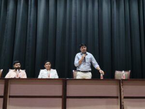 labor day celebration श्रमिक दिवस पर ग्रेटर नोएडा प्राधिकरण ने किया सम्मान समारोह आयोजित
