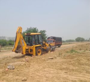 bulldozer operation मोरटी और नूर नगर सिहानी में चला जीडीए का बुलडोज़र
