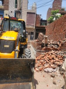 Action against illegal construction अवैध निर्माण के खिलाफ जीडीए का अभियान जारी