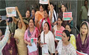 remark on colonel Qureshi विजय शाह की अभद्र टिप्पणी को लेकर जनाक्रोश, समाजवादी महिला सभा ने राष्ट्रपति को सौंपा ज्ञापन