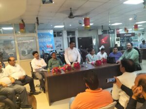 Gst officers meeting with traders जीएसटी विभाग व्यापारियों के द्वार- अपर आयुक्त मानवेन्द्र सिंह खुद पहुंचे व्यापारियों के बीच