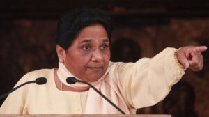Bsp chief mayawati in action mode बीएसपी मुखिया मायावती पुराने तेवर में - ईवीएम, चंद्रशेखर रावण, कोरोना से लेकर बंगलूरू भगदड़ जैसे बड़े मुद्दों पर जमकर बोलीं
