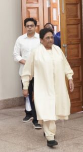 Bsp mayawati strengthen akash anand आकाश आनंद पर बीएसपी और मायावती का बड़ा ऐलान