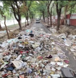 Swachh bharat abhiyan in greater Noida कूड़ा निस्तारण को लेकर सख्ती -अल्सटोनिया सोसाइटी पर 48 हजार रुपये का जुर्माना