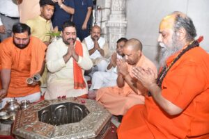 cm yogi in ghaziabad  मुख्यमंत्री योगी पहुंचे गाजियाबाद, सिद्धपीठ दूधेश्वरनाथ मंदिर में किया जलाभिषेक
