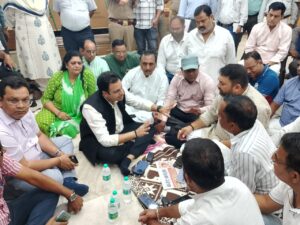 property tax increase संपत्तिकर में बढ़ोतरी को लेकर नाराज पार्षदों का निगम मुख्यालय पर धरना