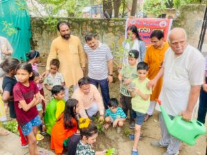 Plantation by Vishva Hindu Parishad and bajrang dal विश्व हिन्दू परिषद और बजरंग दल ने लगाए पौधे-फर्यावरण के लिए जागरुकता