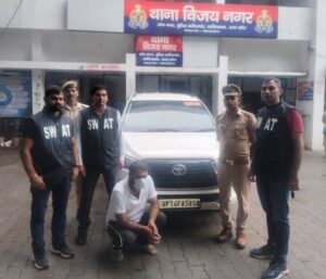 भगवा झंडा और स्टिकर लगाकर लोगों पर रौब झाड़ता था, फ़र्जी आर.एस.एस. जिलाध्यक्ष गिरफ्तार