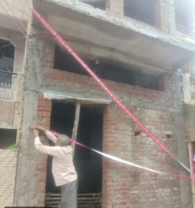 gda action against illegal construction अवैध निर्माण के खिलाफ़ जीडीए की कार्रवाई लगातार जारी