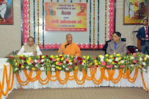 CM Yogi in Ghaziabad  मुख्यमंत्री ने एसआईआर अभियान का लिया अपडेट