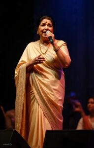 उपराष्ट्रपति ने आशा भोसले के निधन पर शोक व्यक्त किया