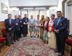 Prime Minister's visit  Gangtok प्रधानमंत्री नरेन्द्र मोदी ने गंगटोक में पद्म पुरस्कार विजेताओं से की मुलाकात