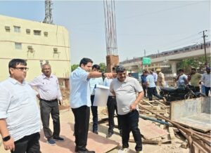 Nagar Nigam  मोहन नगर ज़ोनल कार्यालय और शॉपिंग कंपलेक्स का नगर आयुक्त ने किया निरीक्षण