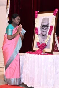 Former President Neelam Sanjeev Reddy  राष्ट्रपति ने नीलम संजीव रेड्डी की जयंती पर उन्हें पुष्पांजली अर्पित की