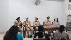 Mission Shakti 'मिशन शक्ति' के तहत गुलमोहर एनक्लेव में महिलाओं को किया जागरूक