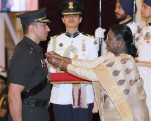 Defence Investiture Ceremony रक्षा अलंकरण समारोह में राष्ट्रपति ने वीरता पुरस्कार प्रदान किए