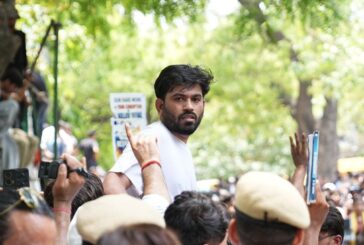 ‘BJP में शामिल हो जाओ नहीं तो माता-पिता भुगतेंगे’, CJP प्रमुख अभिजीत दीपके की मां का बड़ा दावा