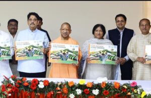 मुख्यमंत्री योगी ने किया गाजियाबाद नगर निगम की 'कॉफी टेबल बुक' का अनावरण