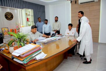 पात्र लोगों तक संचालित योजनाओं का लाभ पहुंचाना सभी की नैतिक जिम्मेदारी: जिलाधिकारी रविन्द्र कुमार माँदड़