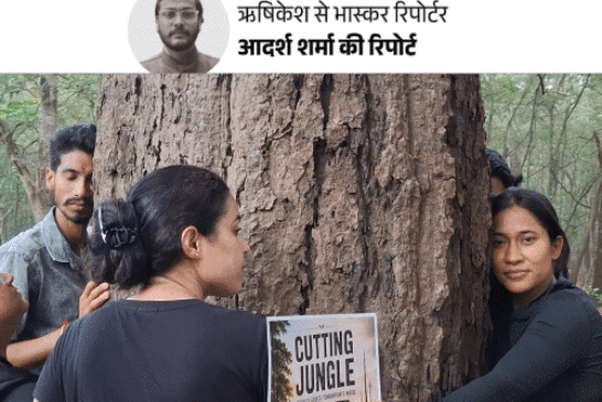 ऋषिकेश हाईवे पर 9 दिन से पेड़ों से चिपके प्रदर्शनकारी:4,369 वृक्षों की कटाई के विरोध में मना रहे 'ब्लैक हरेला'; दो साल की बच्ची के साथ मां का प्रोटेस्ट