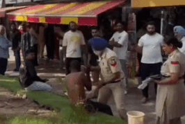 चंडीगढ़ में पुलिसकर्मी ने अर्धनग्न युवक को पीटा, VIDEO:बोले- इसने मार्केट में महिलाओं को अश्लील इशारे किए, पकड़ने पर हाथापाई की