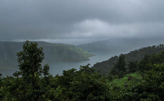 देश के कई हिस्सों में भारी बारिश का अलर्ट, प्रशासन सतर्क