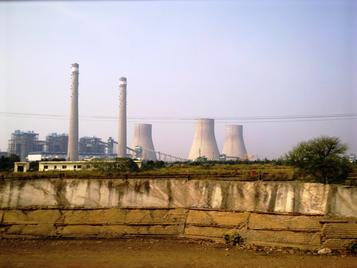 गाजियाबाद के शिवपुरम समेत कई इलाकों में बिजली कटौती से लोग परेशान