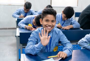 शिक्षा मंत्री के इस्तीफे की मांग को लेकर युवाओं का दिल्ली में प्रदर्शन