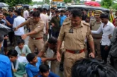 अपराध: Genअल्फा को घसीटामारी लात महोबा प्रोटेस्ट में पुलि...