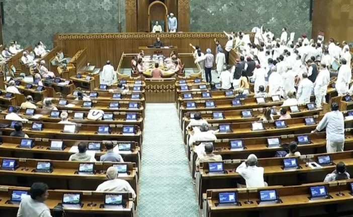 अहम: FCRA पर घमासान दोनों सदनो में हंगामा खड़गे बोले JPC ...