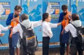अहम: GenZ जुड़वां बहनों ने पकड़ा मोबाइल लुटेरा मारे थप्पड...