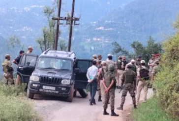 अहम: JK 3 राउंड फायरिंग काली स्कॉर्पियो छोड़ जंगल में भाग...