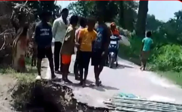 अहम: ग्रामीणों की मदद को आगे आए बच्चे बांस से बनाया ऐसे पुल