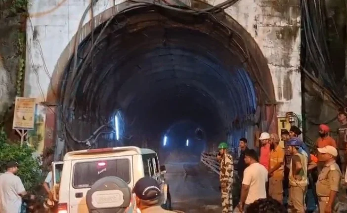 अहम: टनल के अंदर पानी लगातार आ रहा 3 लोग फंसे चमोली में र...