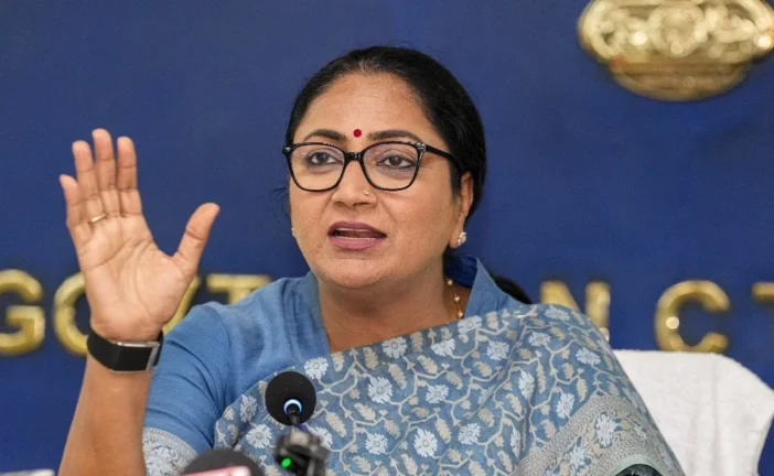 अहम: दिल्ली की महिलाओं को रक्षाबंधन गिफ्ट कल मिलेंगे 2500...
