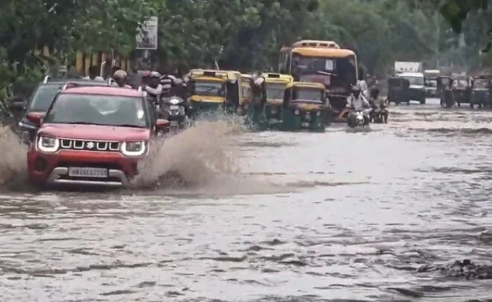 अहम: दिल्ली यूपी MP समेत 17 राज्यों में भारी बारिश आंधीतू...