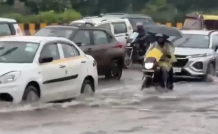 अहम: दिल्लीNCR में झमाझम बारिश कई इलाकों में भरा पानी फ्ल...