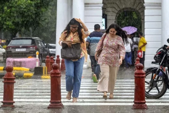 अहम: दिल्लीNCR में तेज हवाओं के साथ हो रही बारिश रेड अलर्...