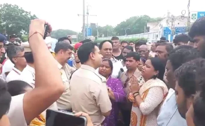 अहम: धौला कुआं के पास सड़क हादसे में महिला की मौत सड़क पर...