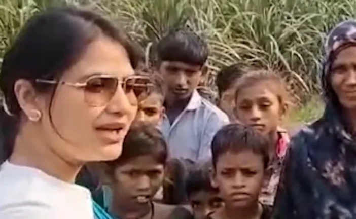 अहम: बुजुर्ग महिला ने बताई तबीयत खराब DM ने मंगवाई दवा